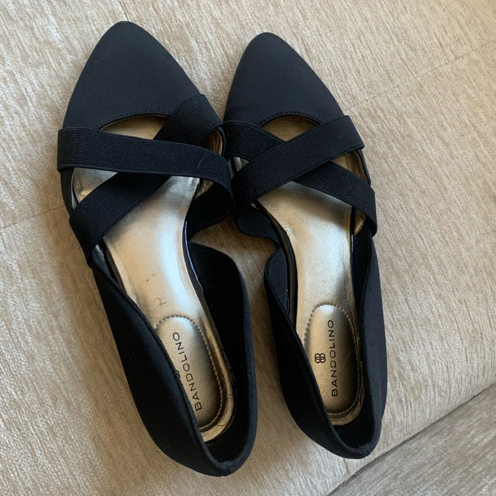 Bandolino Black Pointed-Toe Cross-Strap Flats Women’s 6M
